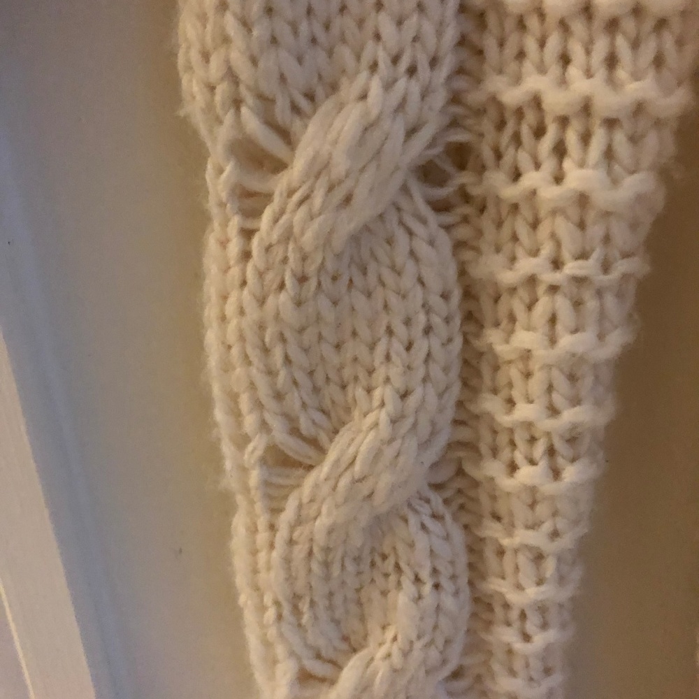 cream american eagle sweater - Picture 3 of 3